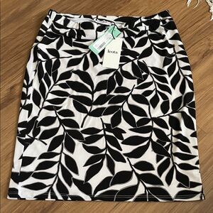 NWT Leota Monochrome Leaf Print Pencil Skirt